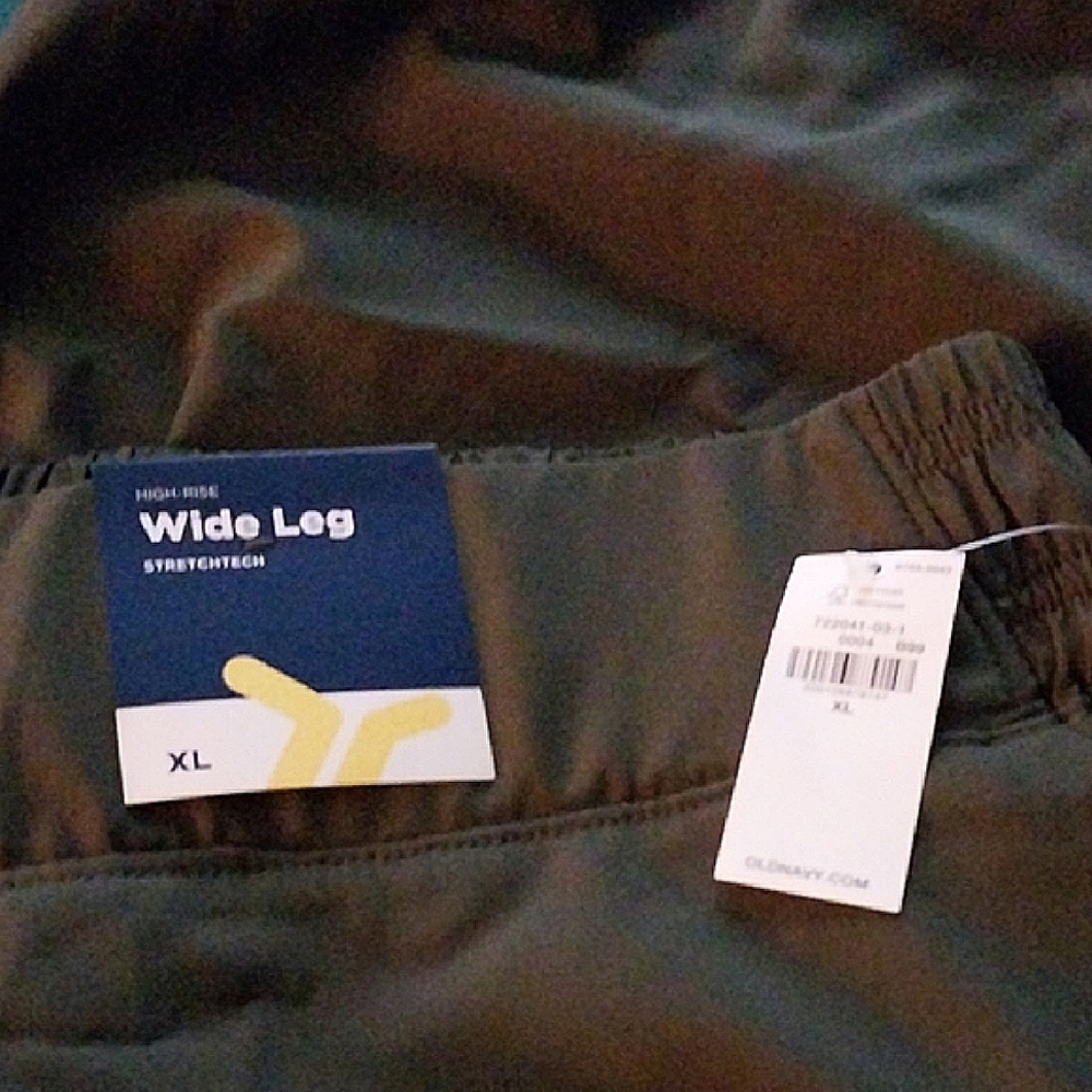 Old Navy Stretch Tech Wide Leg Pants - Picture 6 of 8